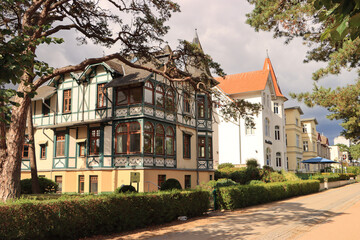 Kleinod der Bäderarchitektur; Häuserzeile an der Zinnowitzer Strandpromenade