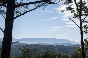 등산 중 시원하게 보이는 풍경