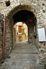 Obraz premium A narrow street in Quaglietta, a medieval village in the province of Salerno, Italy.