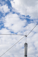 Obraz premium Lightning arrester with three wires and safety conductor.