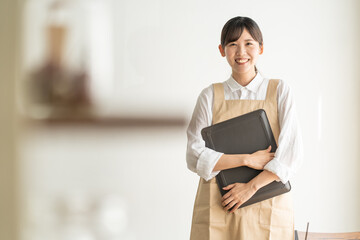 カフェ店員　女性