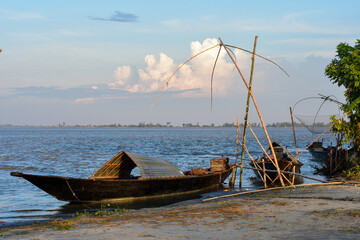 Fototapeta na wymiar old fishing boat at Balashighat of Bangladesh