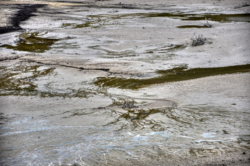 
Flussbett, ausgetrocknet, Schlamm, ausgetrocknet, Kruste, verkrustet, hart, trocken, Klimawandel, Wasserknappheit, Lago di Redone, Redone, Tramontina, Tramontinatal, Val di Tramontina, Friaul, Italie