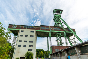 Obraz premium Förderturm der Grube Georg bei Willroth, ehemaliges Eisenerzbergwerk