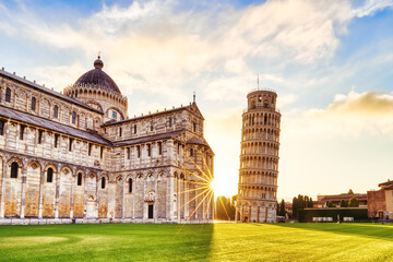 Pisa Scheve Toren Torre di Pisa en de kathedraal Duomo di Pisa bij zonsopgang, Pisa