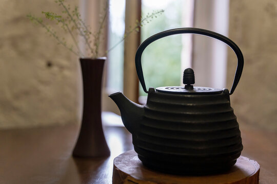 cast-iron kettle on a wooden stand on the restaurant table