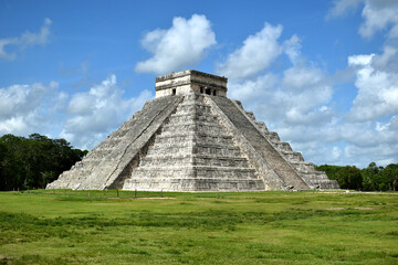 El Castillo Temple, Pyramid of Kukulkan, Chichén Itzá, Yucatán, Mexico