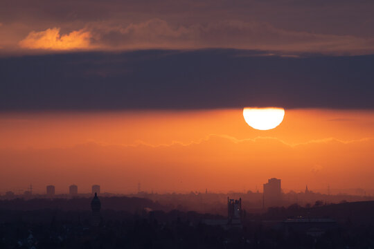 Sonnenaufgang Wiesbaden Blick auf Hochheim und Fl&ouml;rsheim