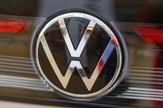 VW VOLKSWAGEN Logo
