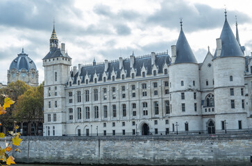 Fototapeta na wymiar Hôtel de Ville and cityscape of paris france