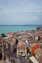 Fototapeta na wymiar view of the city of sirmione and lake of Garda