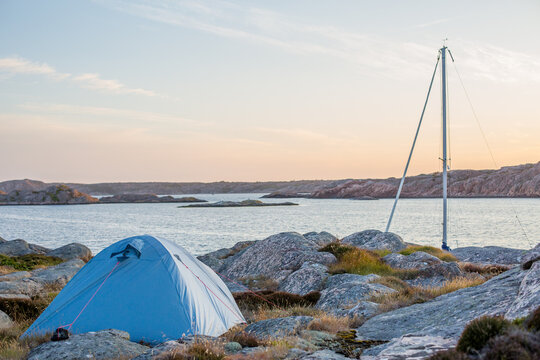 Sailing and camping on the Swedish coast