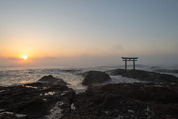 「神磯の鳥居」大洗磯前神社　日の出