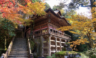 石川県の那谷寺の庭園と寺院