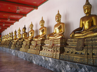 Row of golden buddha statues, Landmark of Thailand and asia.