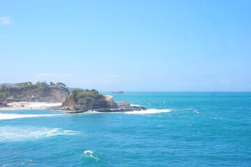 Sea waves greets the rocks at the beach