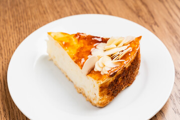 cheesecake with almond