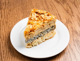 caramel cake with almond