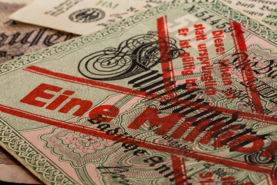 Nahaufnahme einer historischen Banknote zur Zeit der Hyperinflation 1923 in H&ouml;he von einer Million Mark, ausgestellt von der Badischen Anilin- & Sodafabrik (heute BASF)