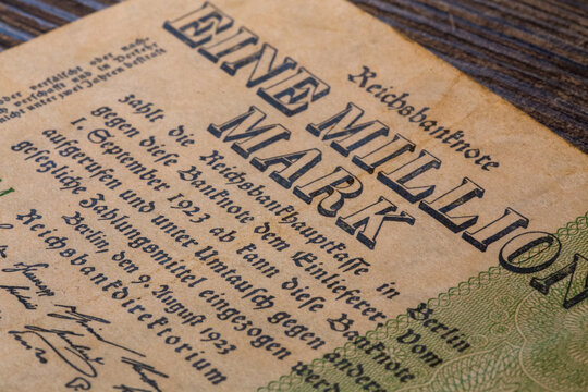 Nahaufnahme einer historischen Reichsbanknote zur Zeit der Hyperinflation 1923 in H&ouml;he von einer Million Mark