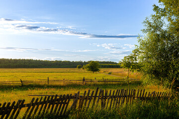 Stary płot i pola © KoLesfot