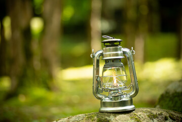 森とランタン