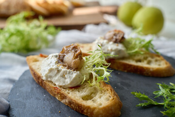 delicious toast, topped with clam meat, endive and yogurt