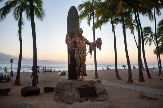 Duke Paoa Kahanamoku Statue Waikiki Beach Hawaii 