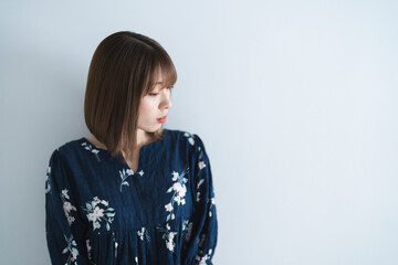 カジュアルファッションの女性
