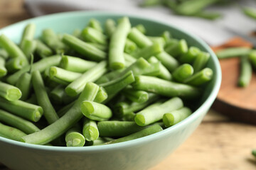 Fresh green beans in bowl, closeup view
