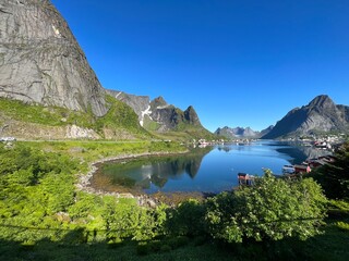 Naklejka premium Norwegian fjords landscape, reflection on the water
