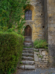 Fototapeta na wymiar porte à Saint Geniès en Dordogne en France