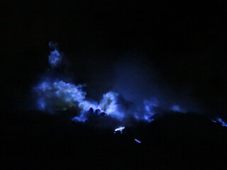 Fototapeta na wymiar Blue fire Kawah Ijen is a crater lake that contains acid and located in the peak of Mount Ijen. The deep of this lake is around 5.466 hectares. 