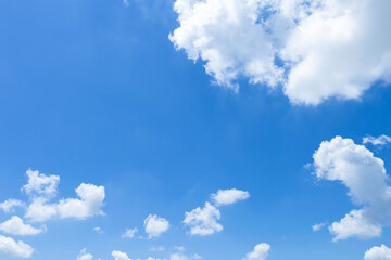 Fototapeta premium Skyscape background, white cloud over clear blue sky background, nature background