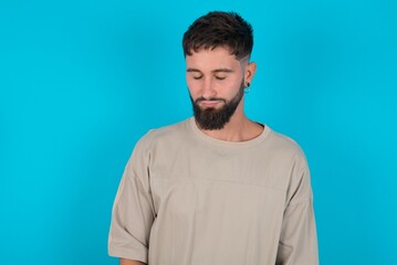 bearded caucasian man wearing casual T-shirt over blue background nice-looking sweet charming cute attractive lovely winsome sweet peaceful closed eyes