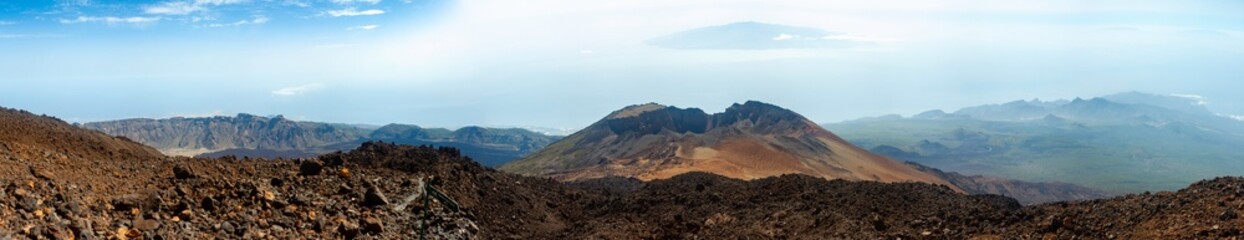 Naklejka premium Pico Viejo volcano where the island of La Gomera can be seen in the background, image taken from a viewpoint on Teide, Tenerife, Spain.