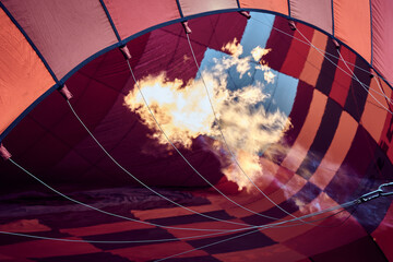 Obraz premium Hot air balloon with fire