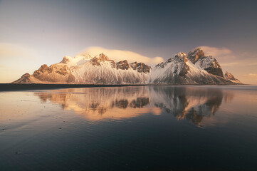 Obraz premium Dream sunrise at Vestrahorn's black beach in Iceland 
