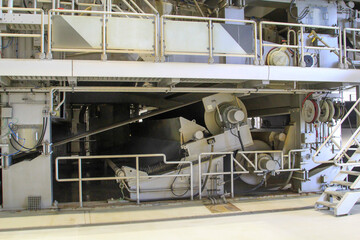 Detail einer großen Maschine, einer Industrieanlage zur Herstellung von Produkten.