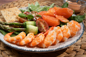 Salad of shrimp, mixed greens
