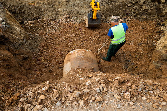 Worker digs near water sewer