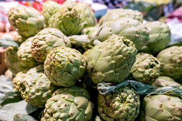 Obraz premium artichokes at the market