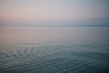 Obraz premium sunrise above the lake with beautiful colors