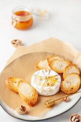 Traditional baked brie cheese or camembert with honey and nuts, supplemented with breadcrumbs.