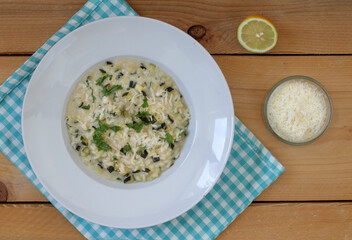 Risotto with zucchinis and lemon