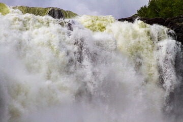 Der Wasserfall Tännforsen ist einer der mächtigsten Wasserfälle Schwedens