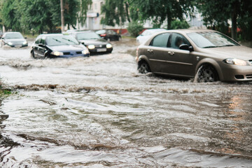 Obraz na płótnie Canvas Cars on the street flooded with rain