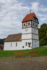 Fototapeta premium Alte Friedhofskirche St. Peter und Paul in Nusplingen, Zollernalbkreis