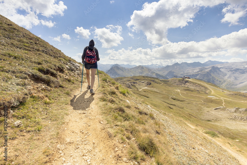 Poster randonnée en altitude autour de l'Aiguille percée dans le massif de la Haute tarentaise dans le parc de la Vanoise dans les Alpes en France en été