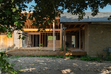 Builders attach a salon and a veranda to the house